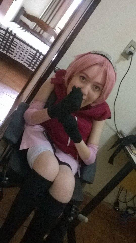 Foto de Graziela Maria com o cosplay de Sakura Haruno, do mangá e anime Naruto