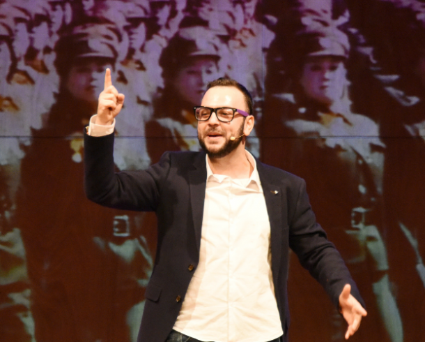 Adan Experience joga com os limites da Arte, do Teatro e da própria existência