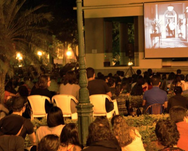 Cinealmofada está de volta e transforma Praça Cívica em sala de cinema a céu aberto
